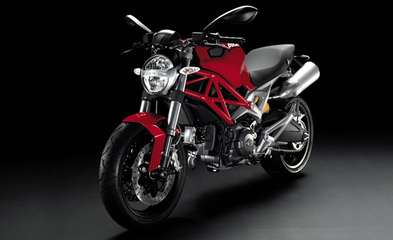Monster 696 - 10 versões da Ducati Monster que ajudaram a escrever a trajetória do modelo