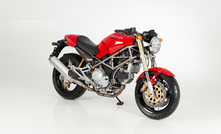 Monster M900 - 10 versões da Ducati Monster que ajudaram a escrever a trajetória do modelo
