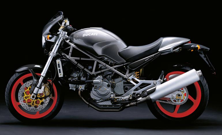 Monster S4 - 10 versões da Ducati Monster que ajudaram a escrever a trajetória do modelo