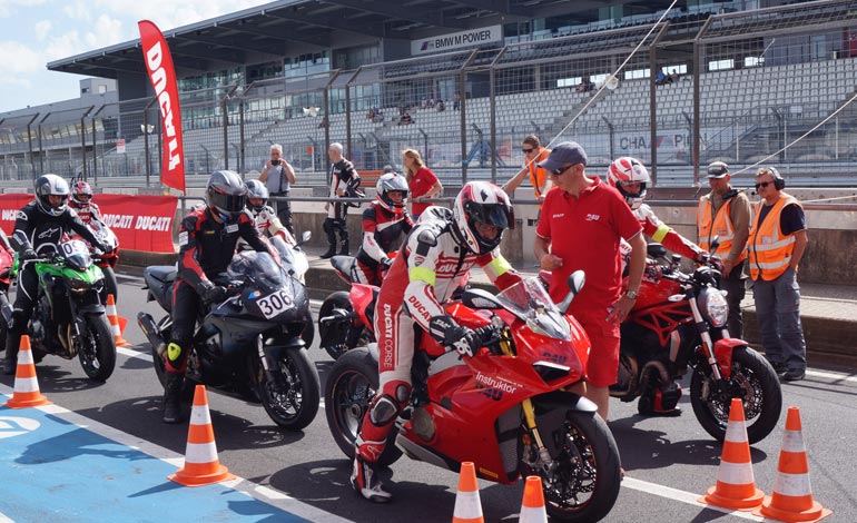 Track Day - É possível uma moto esportiva confortável?