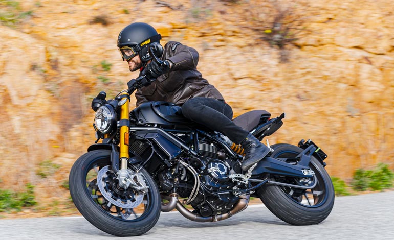 É possível ter potência e conforto em uma única motocicleta?