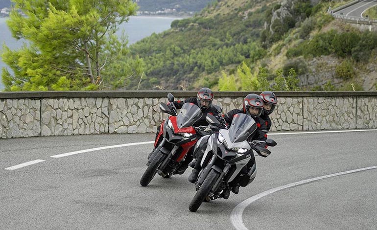 Ducati Red e Glossy Grey - Ficha Técnica da Ducati Multistrada 950S