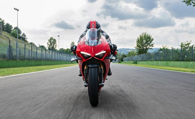 Por que a Panigale V4 S é a moto superesportiva mais desejada do mundo duas rodas