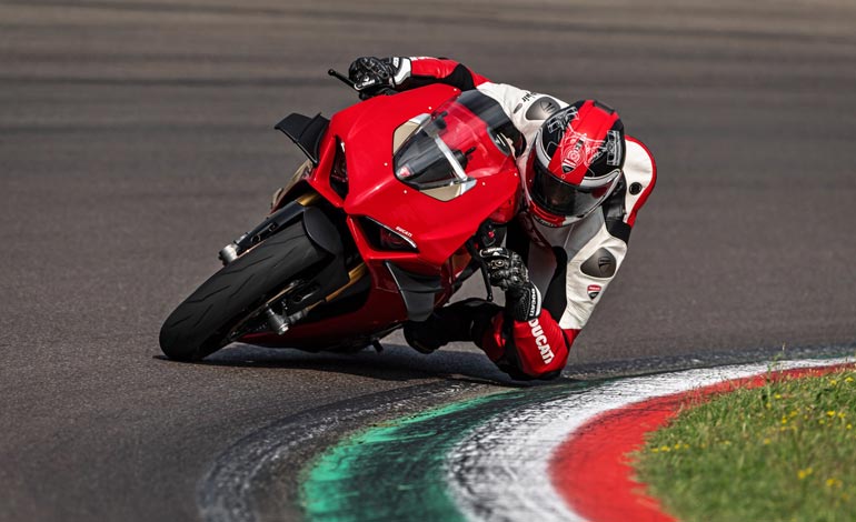 Segurança e melhor proveito em pista - Por que a Panigale V4 S é a moto superesportiva mais desejada do mundo duas rodas