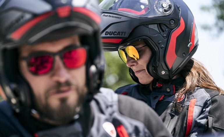 Capacete para quem usa óculos: como combinar os itens para pilotar sua Ducati